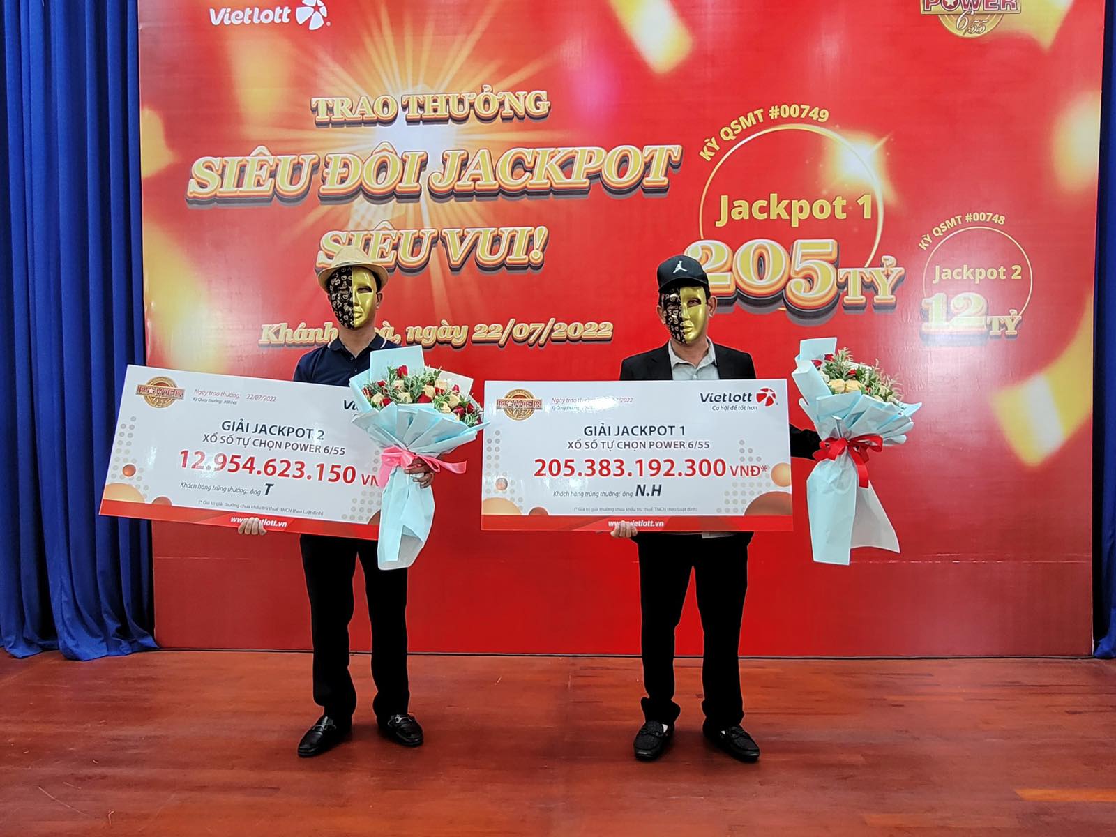 Hai người chơi vé bao tại Đà Nẵng trúng Jackpot hơn 218 tỷ đồng